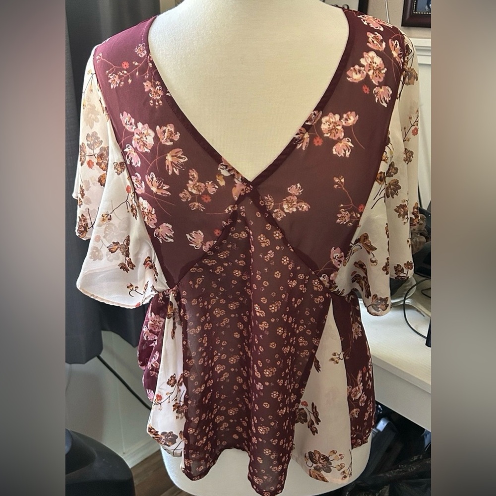 Ladies “Lucky Brand” Burgundy floral Top Size S (34”X24”)